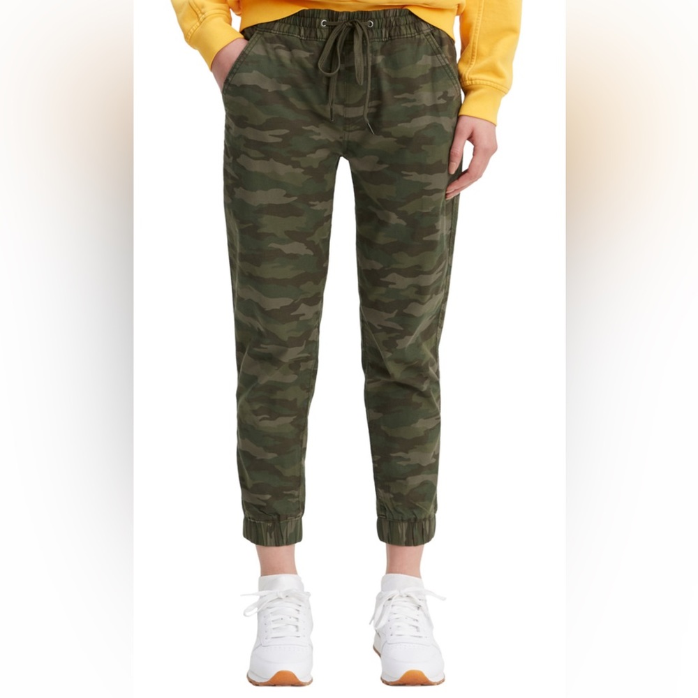 Levi’s camo jet set joggers